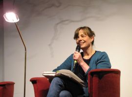 La première soirée lecture avec Mariana Leky dans le cadre de « L’Euregio lit » a eu lieu le 02/03  à la maison littéraire à Nettersheim. En coopération avec la librairie Backhaus.