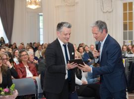 Remise du Prix littéraire des lycéens de l’Euregio 2019 à Hugo Horiot (16 mai 2019, Ballsaal im Alten Kurhaus, Aix-la-Chapelle). Photo : © Heike Lachmann.