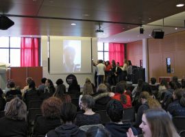 Am 25.03.2019 sind beim Jurytag des Euregio-Schüler-Literaturpreises rund 150 Schülerinnen und Schüler aus Belgien, Deutschland und den Niederlanden im  Charlemagne College Eijkhagen zusammengekommen, um den/die Gewinner*in 2019 zu wählen.