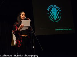 Borderlines – Euregion Poetry Slam: De grote finale op 22 november 2019 in het Ludwig Forum Aken met Destina Demir (2de plaats). Foto: © Pascal Moors.