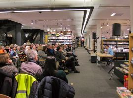 Rencontre littéraire avec l‘écrivain suisse Peter Stamm et environ 80 spectateurs le 23.01.20 à la Mayersche Buchhandlung Aachen.